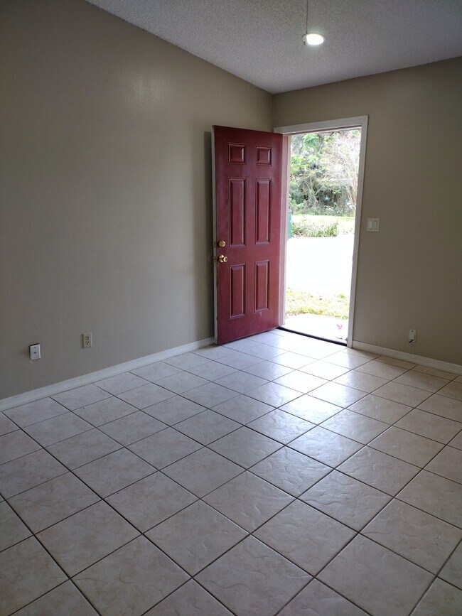 Entry door in living room - 113 Neil Ct