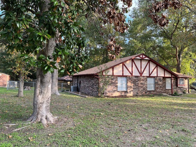 Foto del edificio - 3661 Youpon Ln