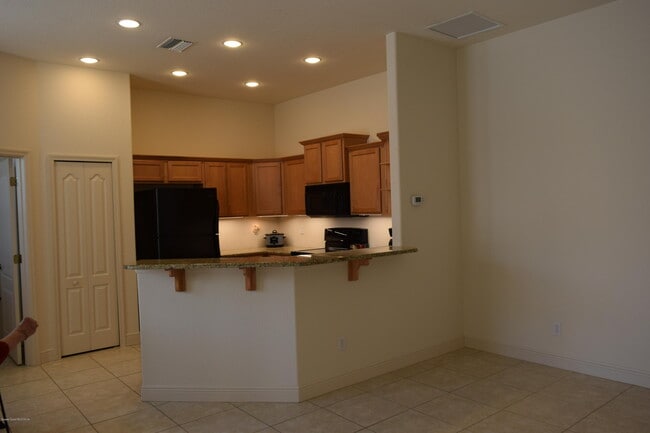Building Photo - 1170 Eleuthera Dr NE