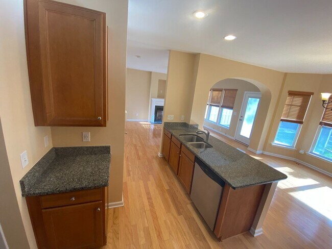 Building Photo - Move-in Ready 3 bed, 2.5 bath home located...