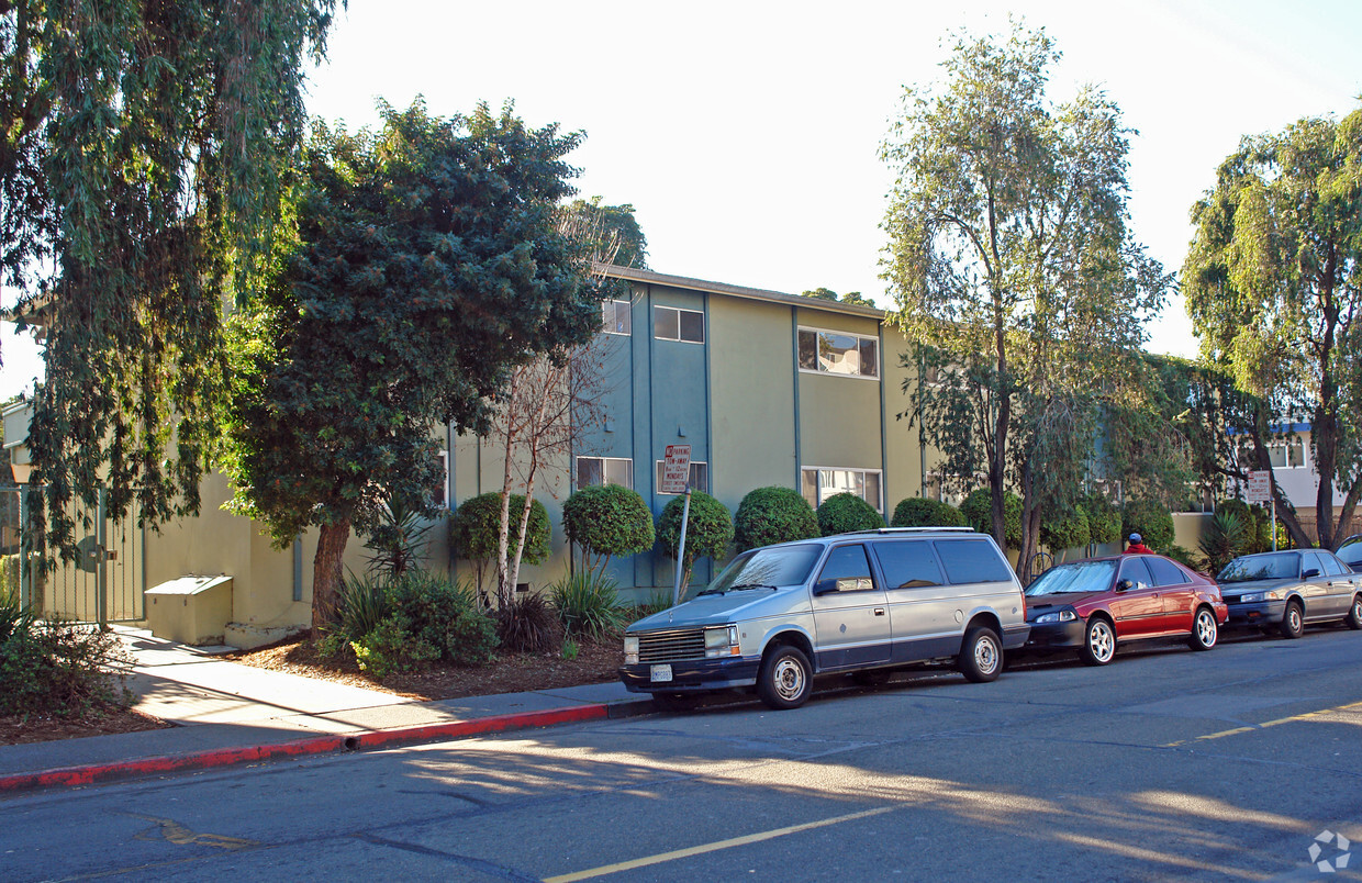 Building Photo - Bayview Apartments