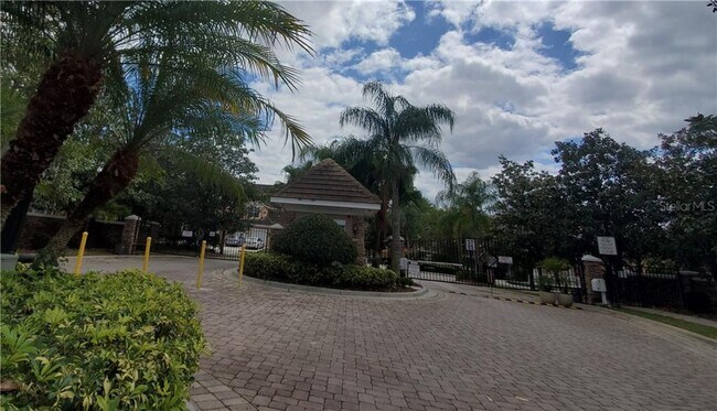 Foto del edificio - 7424 Green Tree Dr
