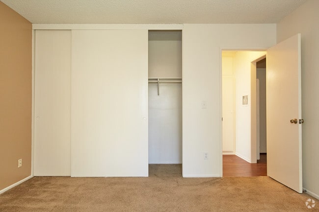 1BR, 1BA - 698 FR - 132 Rancho Yorba Apartments