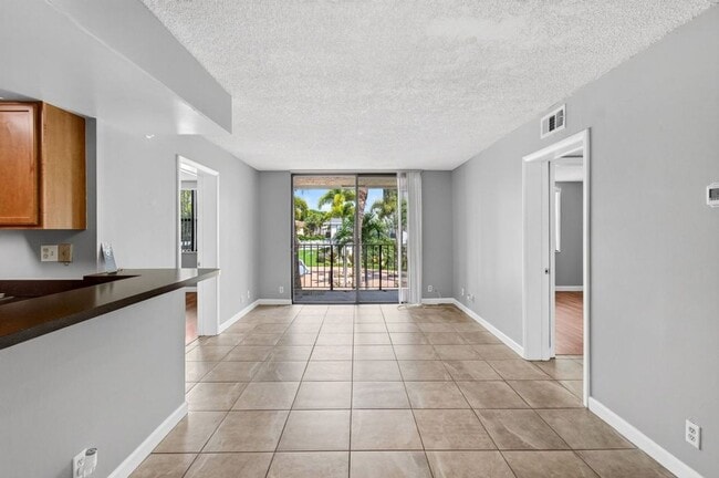 Building Photo - 744 Executive Center Dr