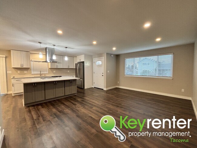 Foto del edificio - Newly Remodeled 3 Bedroom Home for Rent in Tacoma with Backyard and Garage!