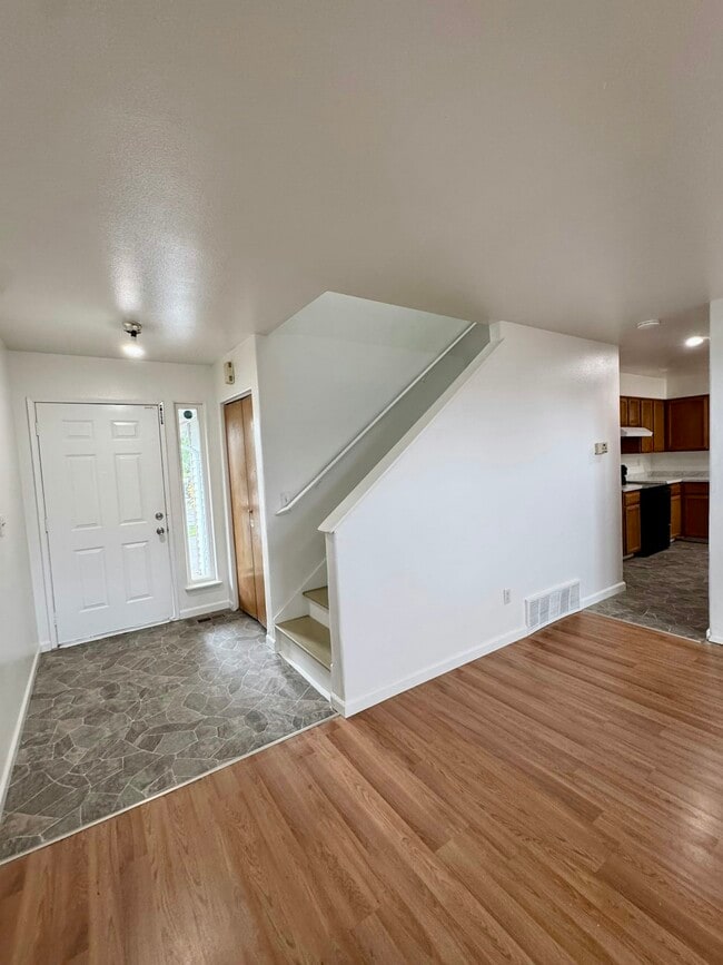 Building Photo - 9 76th St SW
