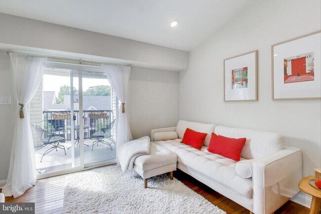 Foto del edificio - 3315 Wyndham Cir