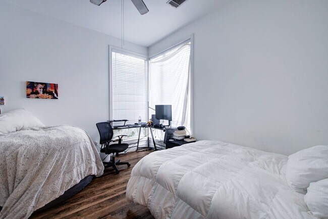 Foto del edificio - 616 W. 35th St.