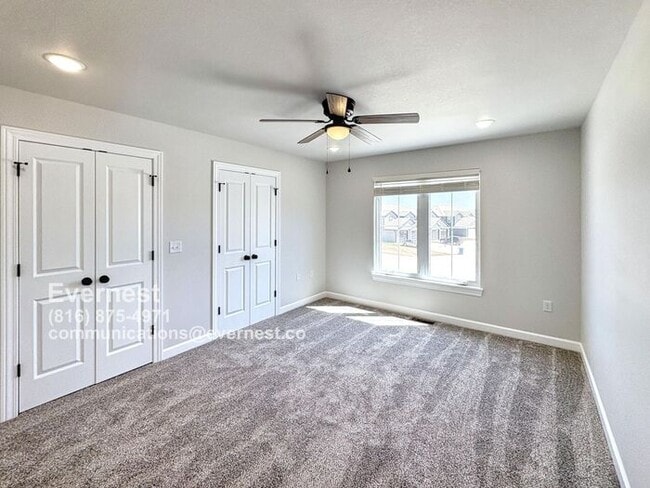 Building Photo - Beautiful 3-Bedroom Townhome with Modern A...