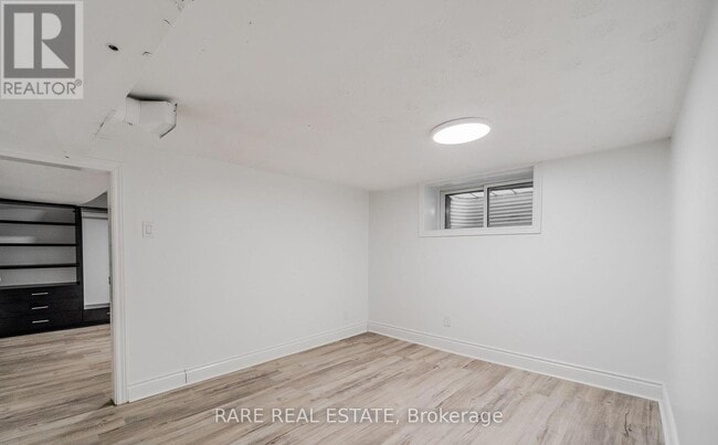 Building Photo - 538 Roxton Rd