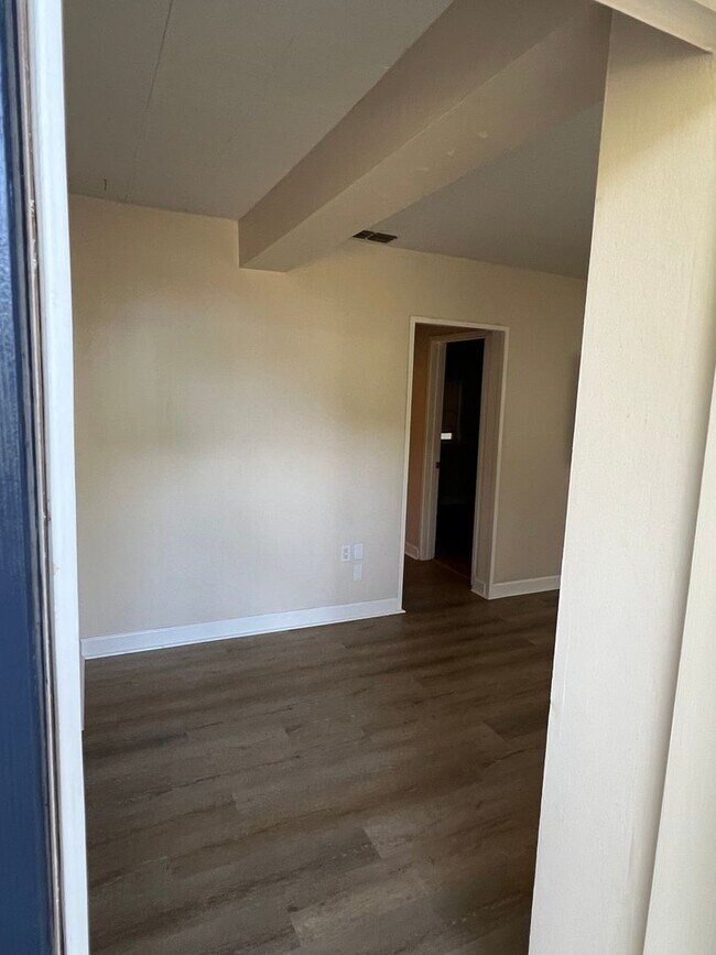 Foto del edificio - 2540 Elyria Ave