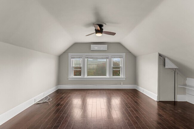 Foto del edificio - 531-535 W Juniper Street