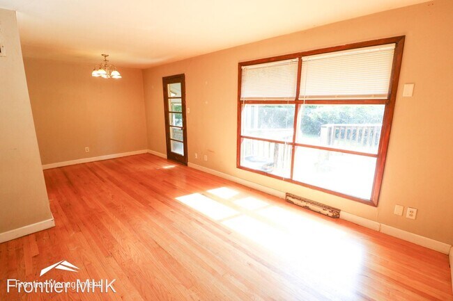 Building Photo - 3 br, 1 bath House - 1106 Woodland St.