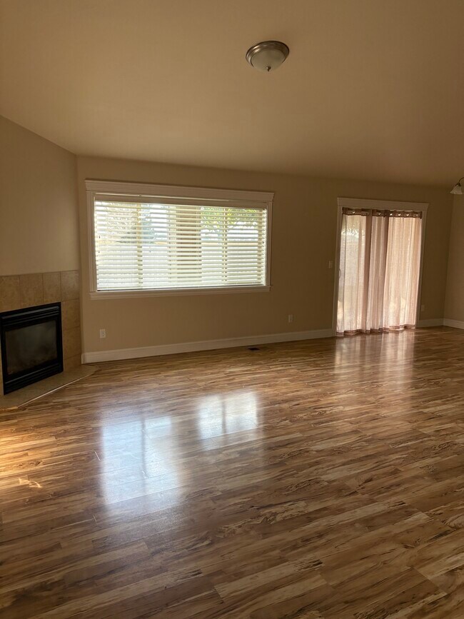 Foto del edificio - 4694 N Maplestone Ave