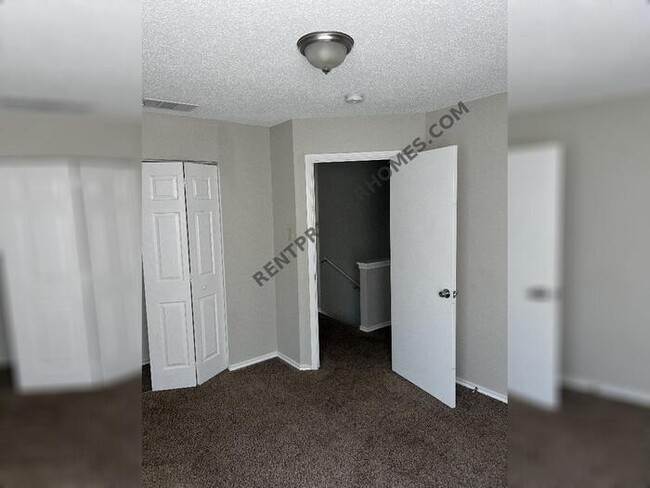 Building Photo - 3238 Bear Springs Dr