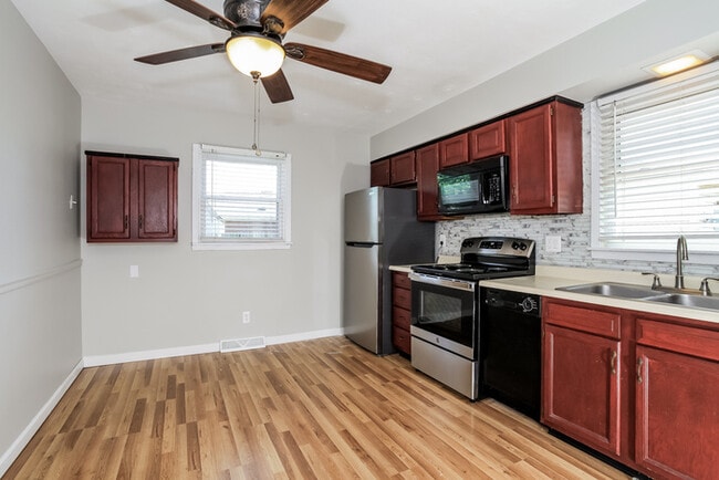 Building Photo - 615 Kenwood Pl