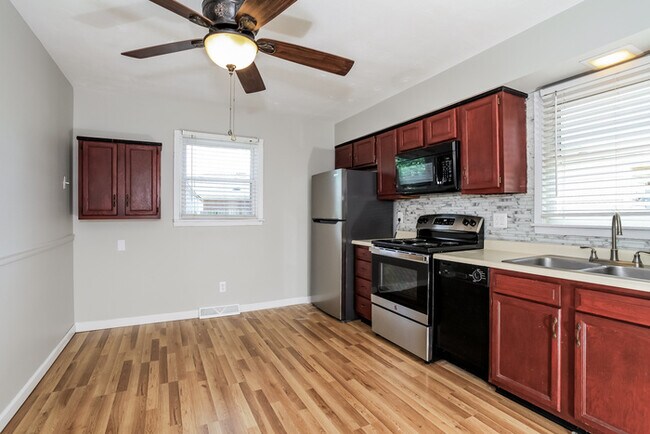 Foto del edificio - 615 Kenwood Pl