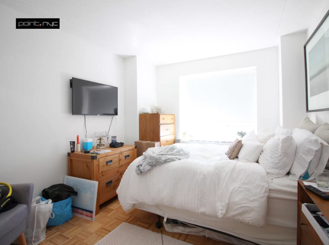 Building Photo - 3 bedroom in nyc NY 10011