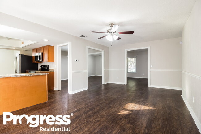 Building Photo - 960 Apple Ln