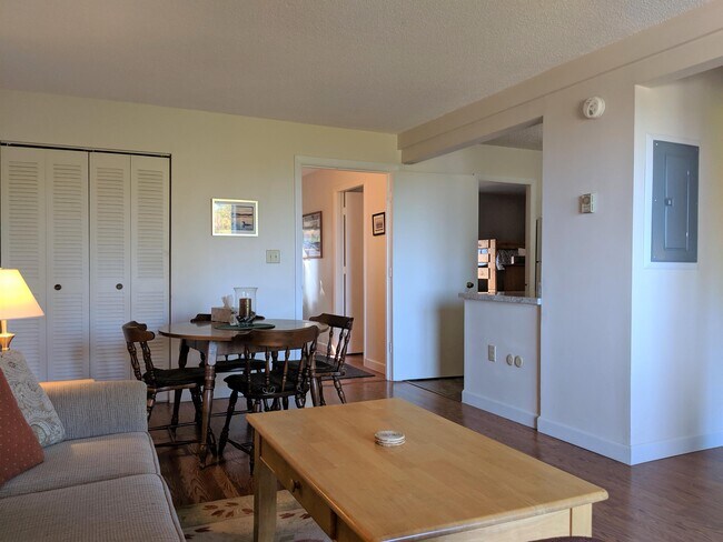 Foto del edificio - 160 Treetop Cir