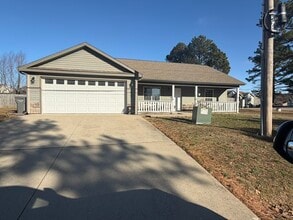 Building Photo - 21935 Lafayette Rd