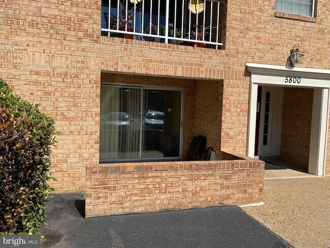 Foto del edificio - 5800 Cove Landing Rd