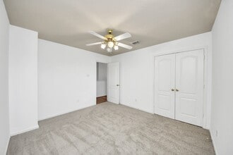 Building Photo - 13114 Oak Ledge Dr