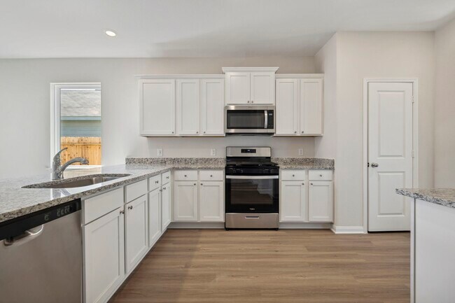 Foto del edificio - 335 Kingston Wy