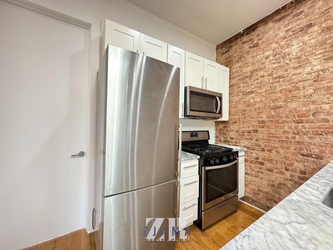 Foto del edificio - 1382 Flatbush Ave