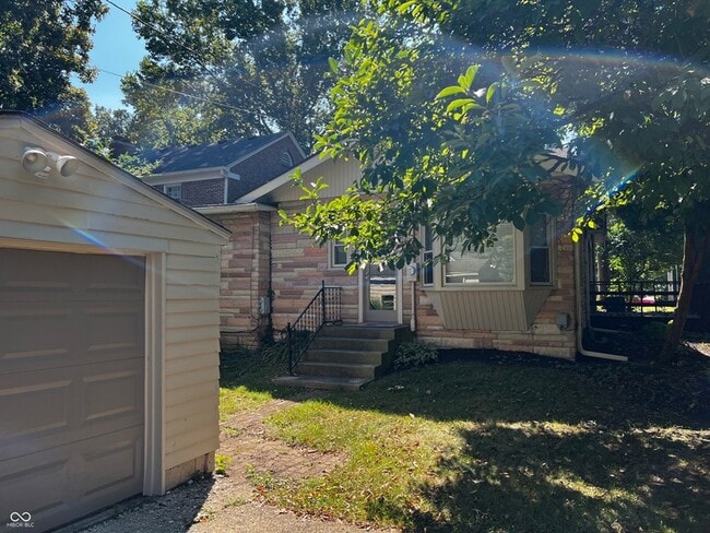 Building Photo - 1402 Kessler Blvd E Dr