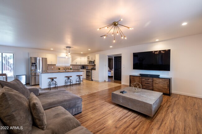 Foto del edificio - 8550 E Sells Dr