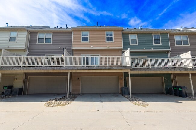 Building Photo - 3600 SE Glenstone Dr