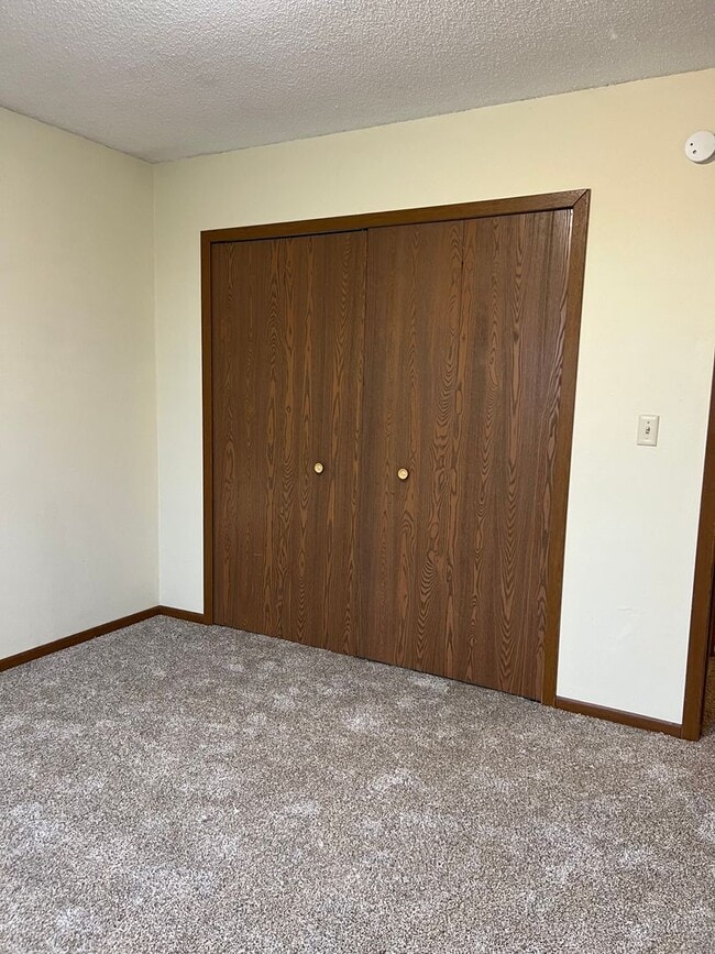 Building Photo - Tower Heights