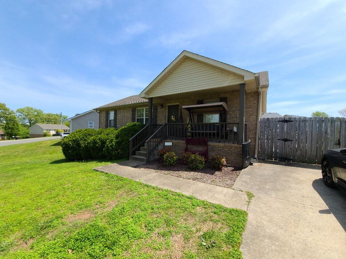 Foto del edificio - 1319 Chucker Dr