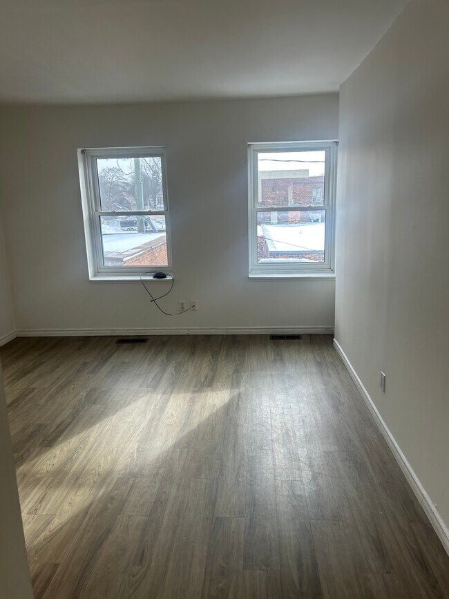 Salon - 221 8th St E