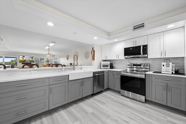 Building Photo - 364 Golfview Rd