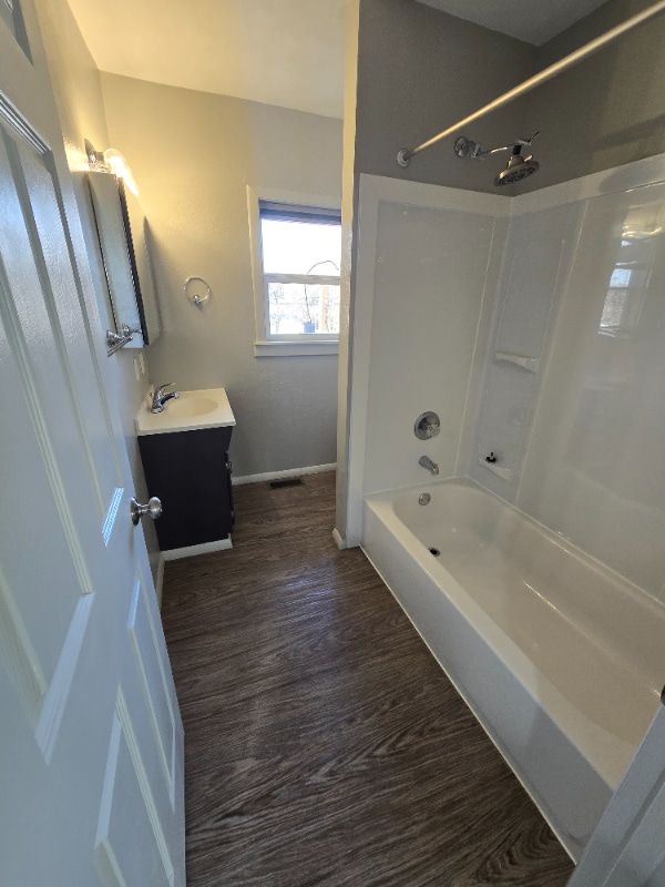 Building Photo - 541 1/2 Terry Ave