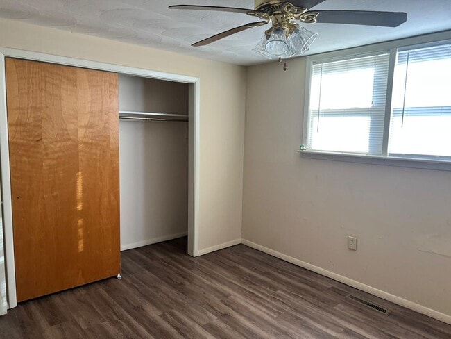 Foto del edificio - 309-311-311 Robinhood Ln