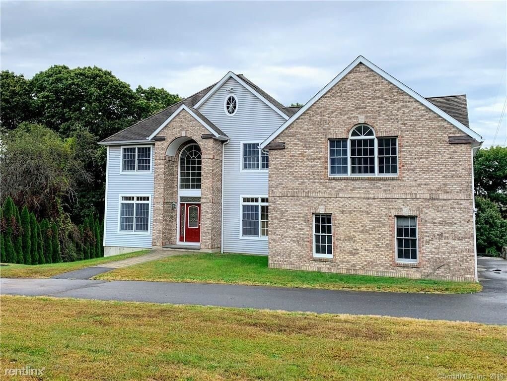 5 br, 4.5 bath House 5400 Main St House for Rent in Stratford, CT