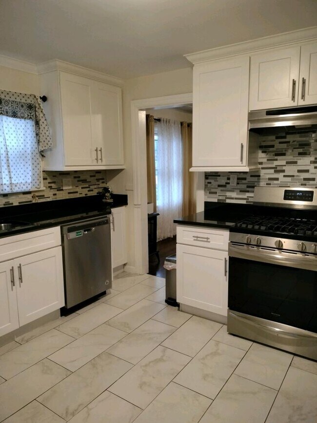 Foto del edificio - 953 Longbrook Ave