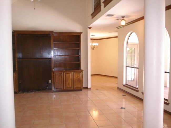 Building Photo - 7030 Ashdown Dr