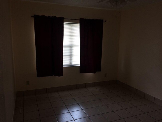 Foto del edificio - Two Bedroom Two Bath Duplex!