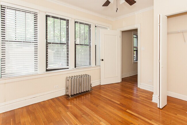 Foto del edificio - 4715-25 N. Leavitt