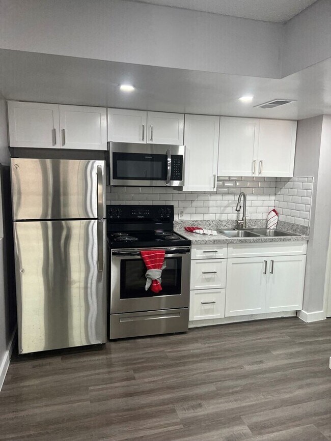 Foto del edificio - 13215 Bunn Cir