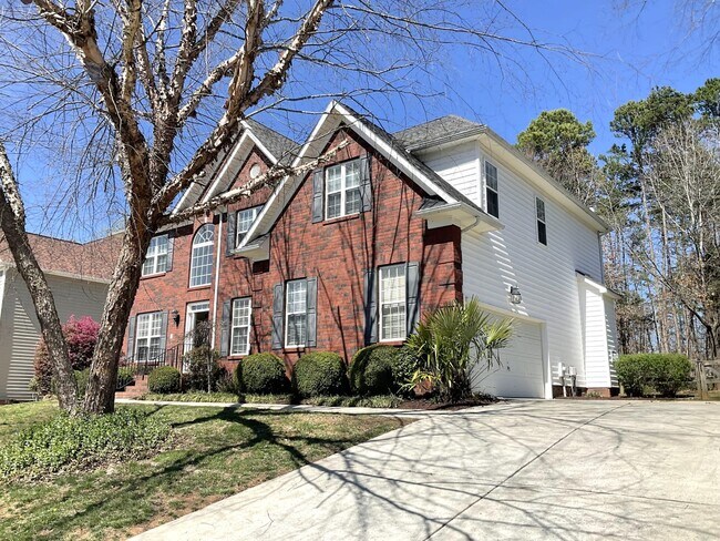 Building Photo - 127 Forest Walk Way