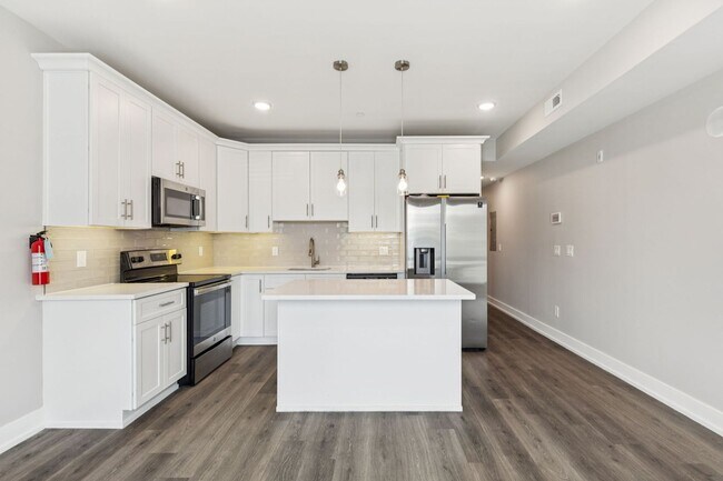 Foto del edificio - Chic 2-Bedroom Rental with Stunning Rooftop Deck & Modern Amenities in West Kensington!