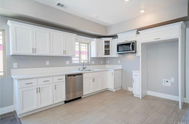 Building Photo - 850 W 165th Pl