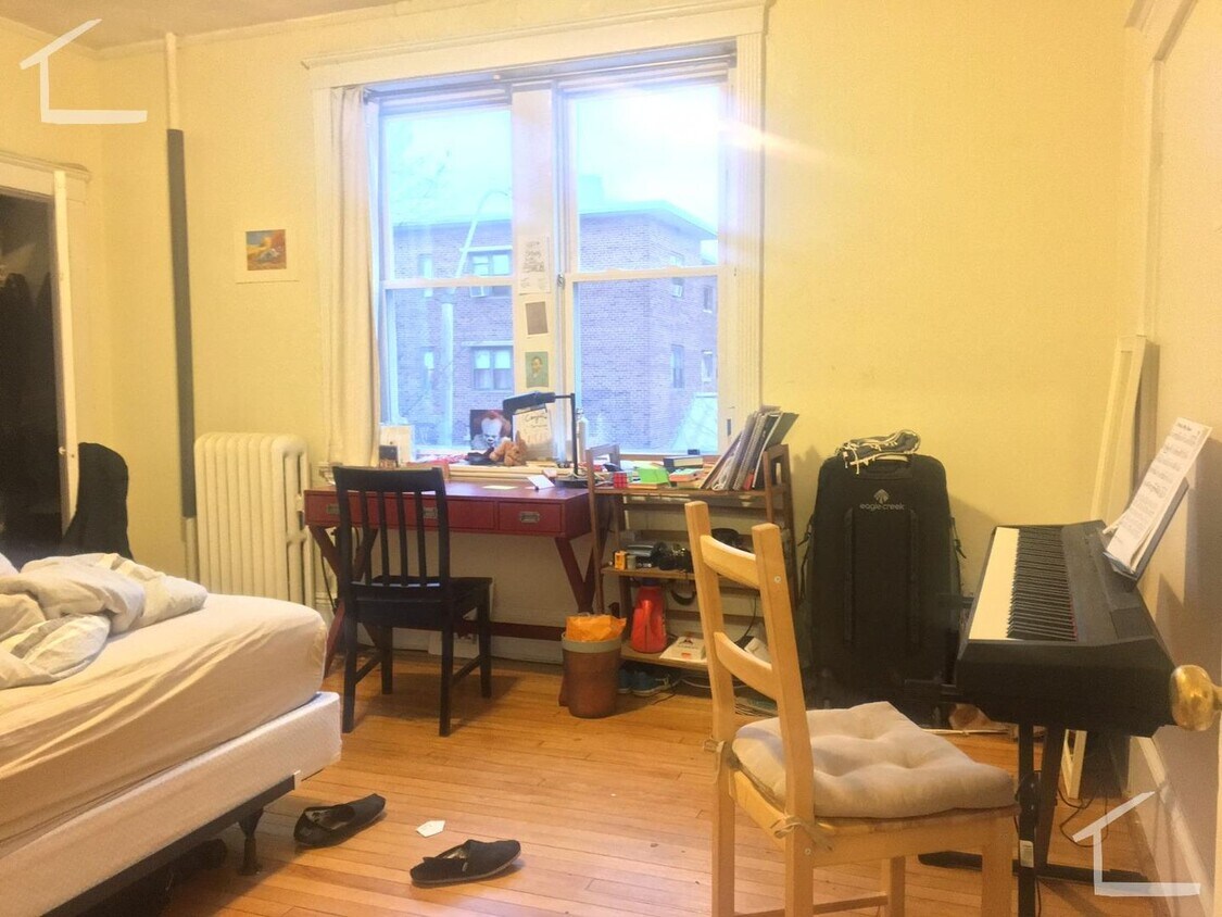 Great location in Brookline for BU... 2 bed 1 bath!! - Great location in Brookline for BU... 2 bed 1 bath!!