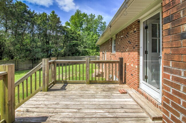 Foto del edificio - 105 Hawthorne Ct