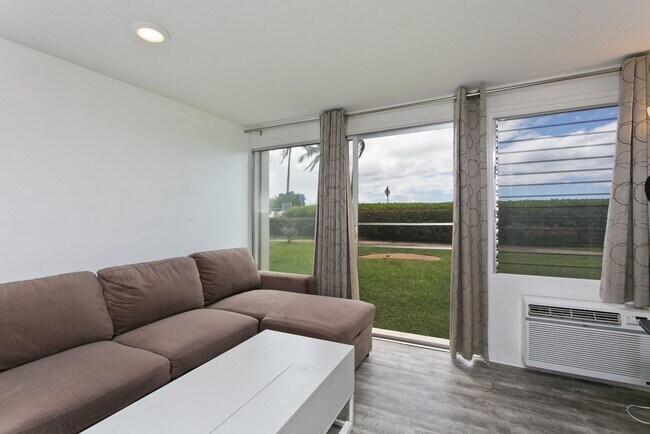 Building Photo - Renovated/Furnished ocean front